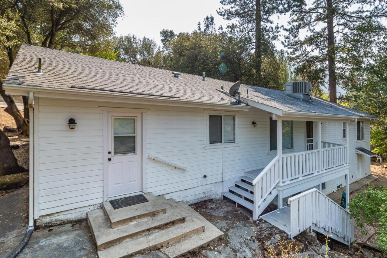 Pine Place Oakhurst Exterior photo